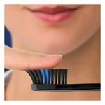 escova-dental-oral-b-extramacia-sensitive-indicator-black-2-unidades-10034814