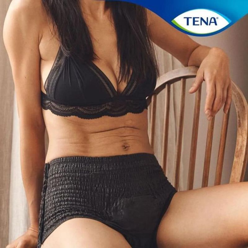calcinha-descartavel-tena-pants-discreet-preta-pm-16-unidades-10034853