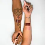 gloss-labial-by-karen-bachini-tattoo-preto-10040721